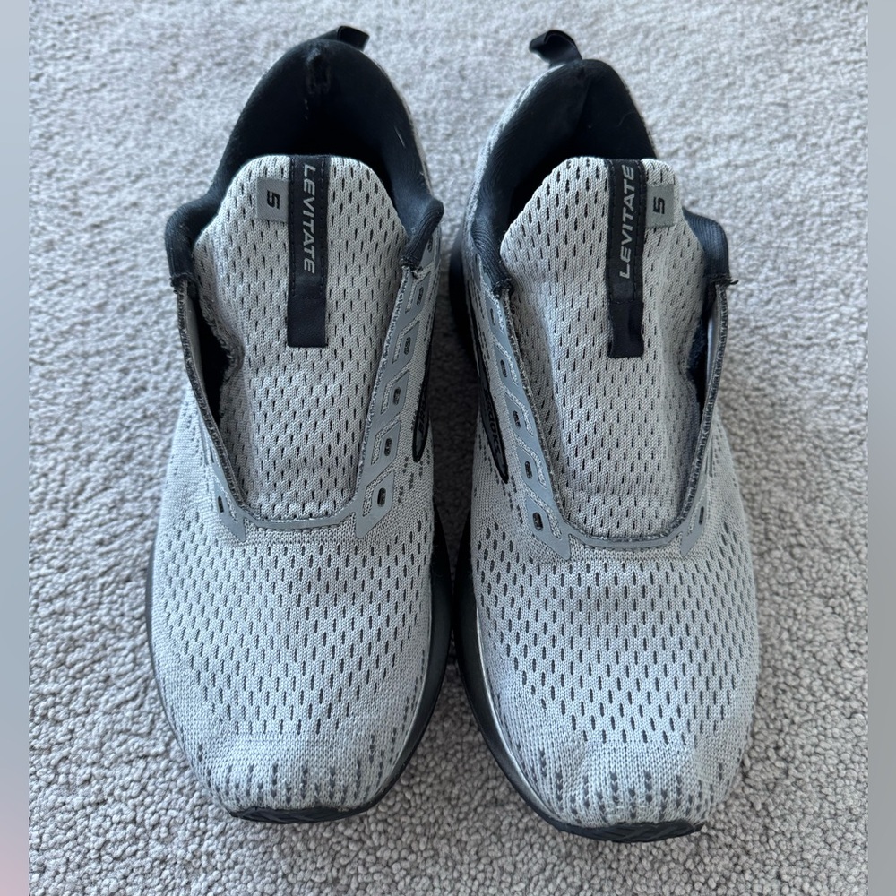 Brooks Men’s Levitate 5, size 8
